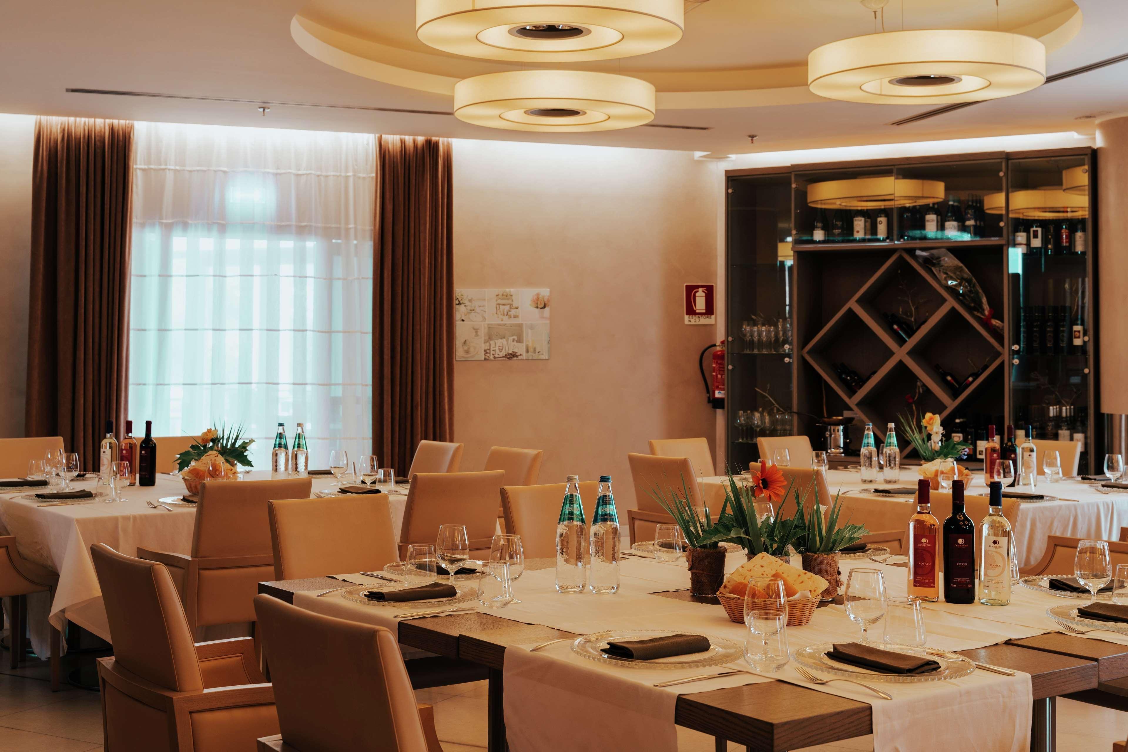 Delta Hotels By Marriott Olbia Sardinia Exterior foto