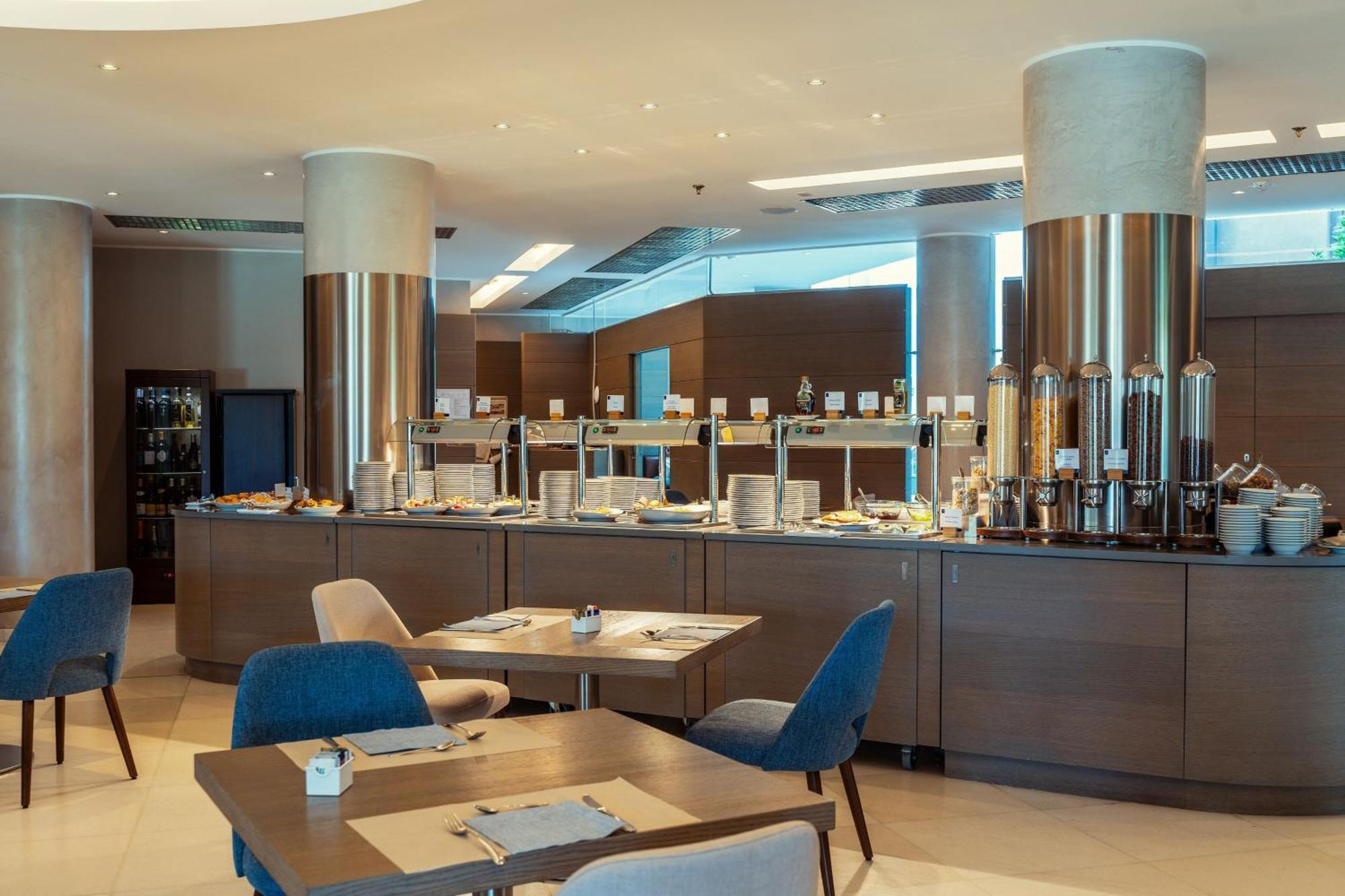 Delta Hotels By Marriott Olbia Sardinia Exterior foto